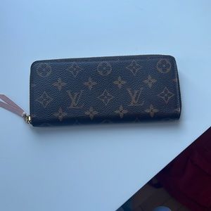 Luis vuittton wallet
